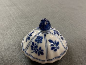 A ribbed Chinese blue and white teapot and cover, Kangxi